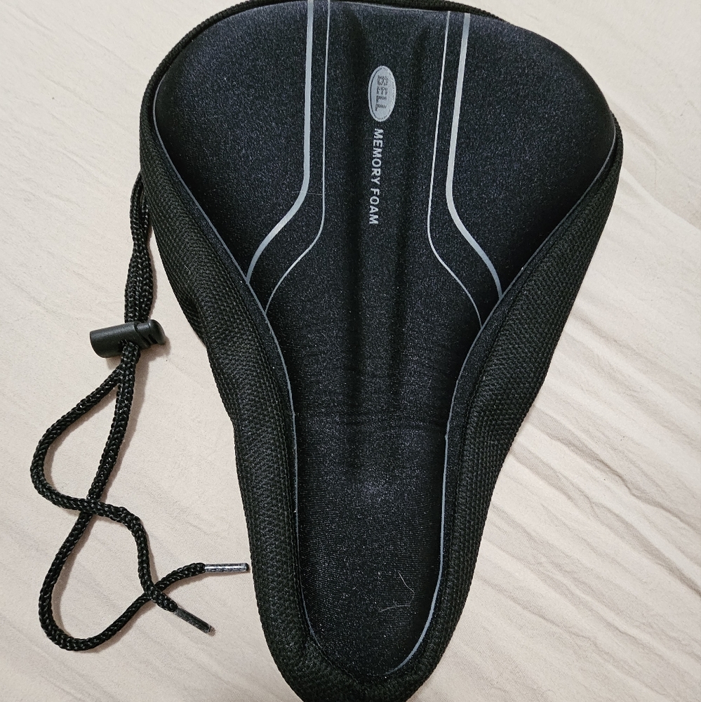 NWOT Bell Cycling Seat Cover